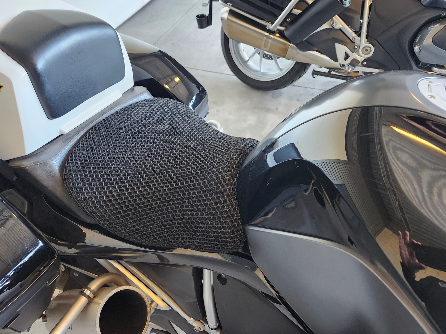 Wind Rider mesh seat cover on a BMW R 1250 RT