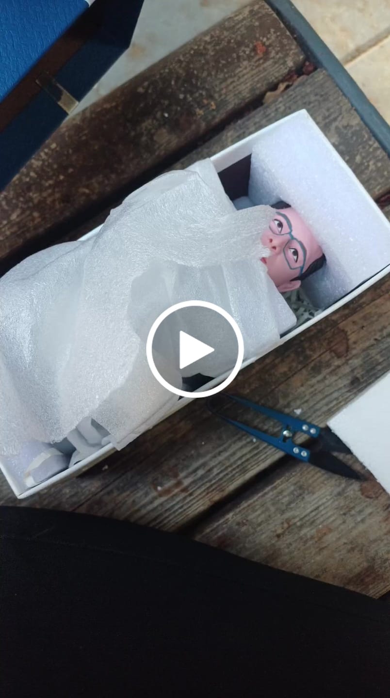 Customer video review of בובת MINI ME - עורך דין