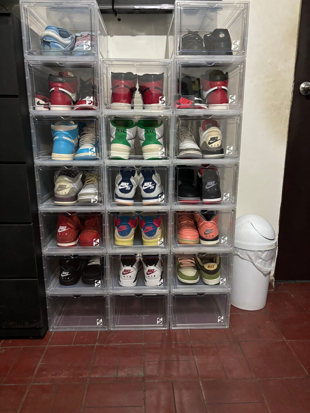 Customer photo review of Rookie Box - Cajas Transparentes Para Sneakers Cierre Magnético Apertura Frontal