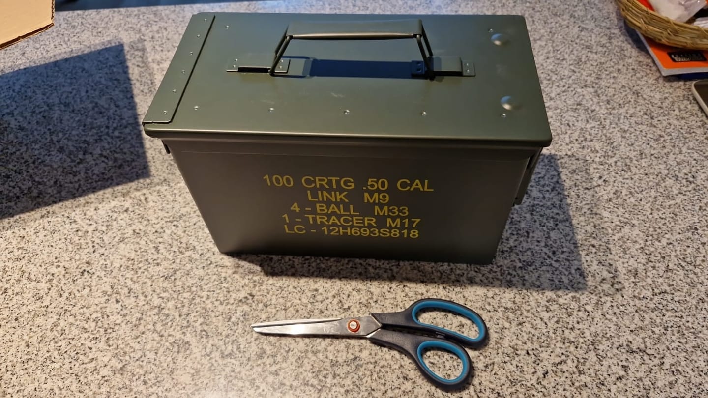 Customer photo review of CAJA DE METAL  CALIBRE .50 COLOR VERDE