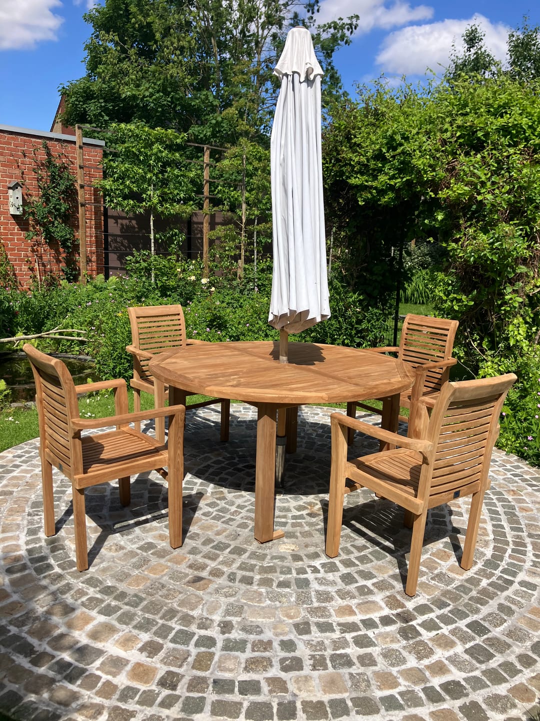 Customer photo review of Luxor 150cm Round Teak Table with 4cm Table Top
