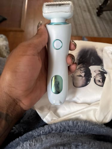 Customer photo review of HexoSilk™ 2-in-1 Hair Removal Trimmer