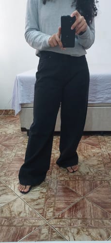 Larissa C. review of Calça Jeans Wide Leg Buriti Preta image 1 out of 1