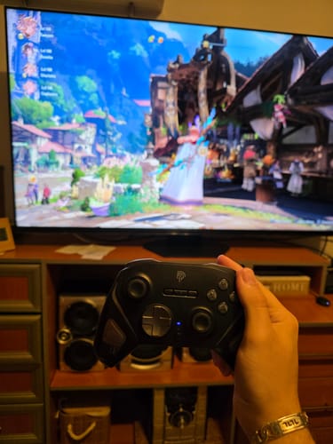 Customer photo review of EasySMX® D10 Multiplatform Gaming Controller - Black Version: TMR Sticks, Trigger Lock and Charging Dock