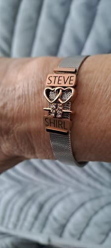 Customer photo review of Mesh charm name rosé gold