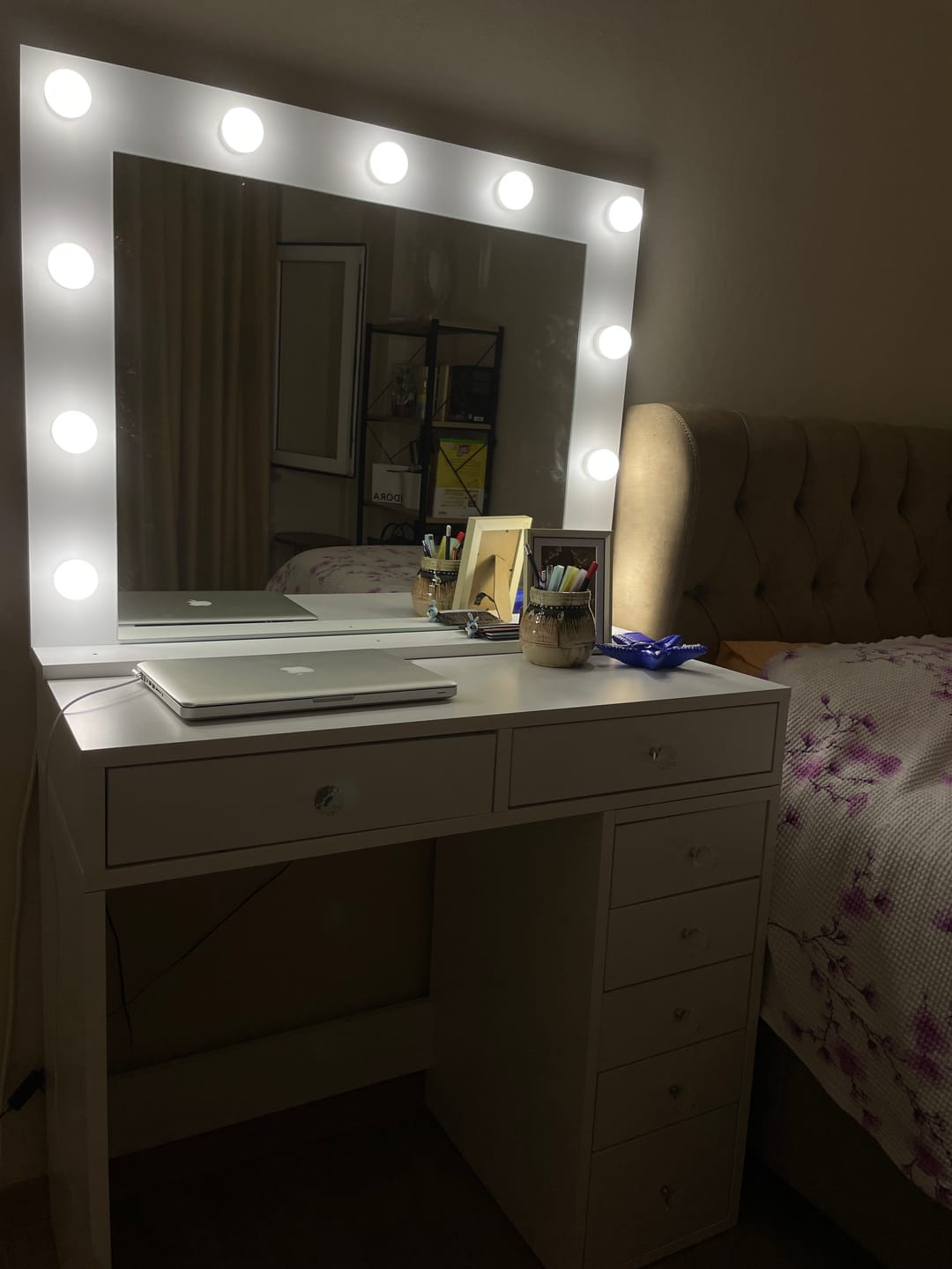 Customer photo review of Rani BJ115 Hollywood Işıklı Aynalı Kulis Makyaj Masası 7 Çekmeceli Takı Düzenleyici Beyaz