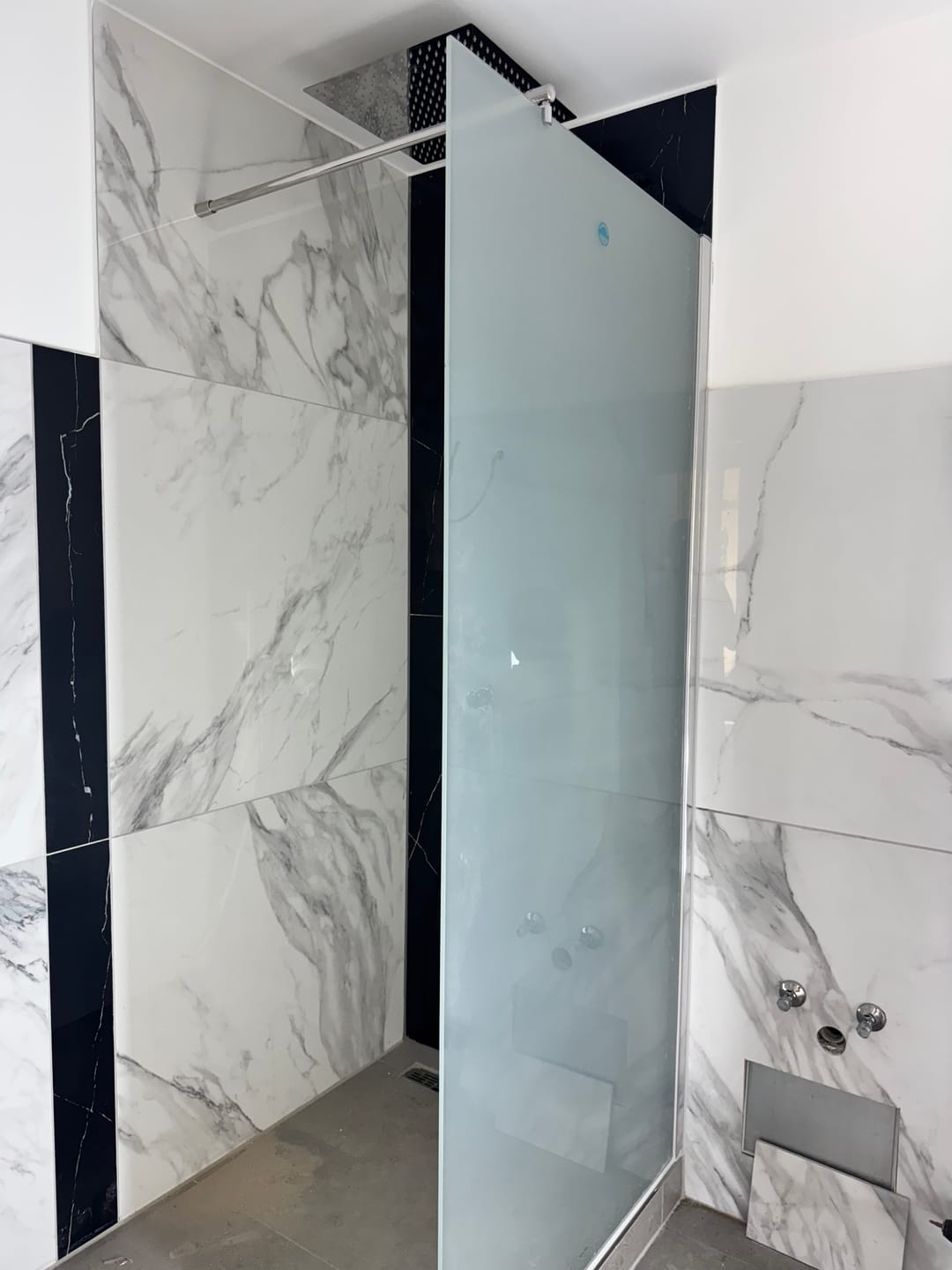 Customer photo review of Duschwand Walk-In 8mm ESG, Satiniert