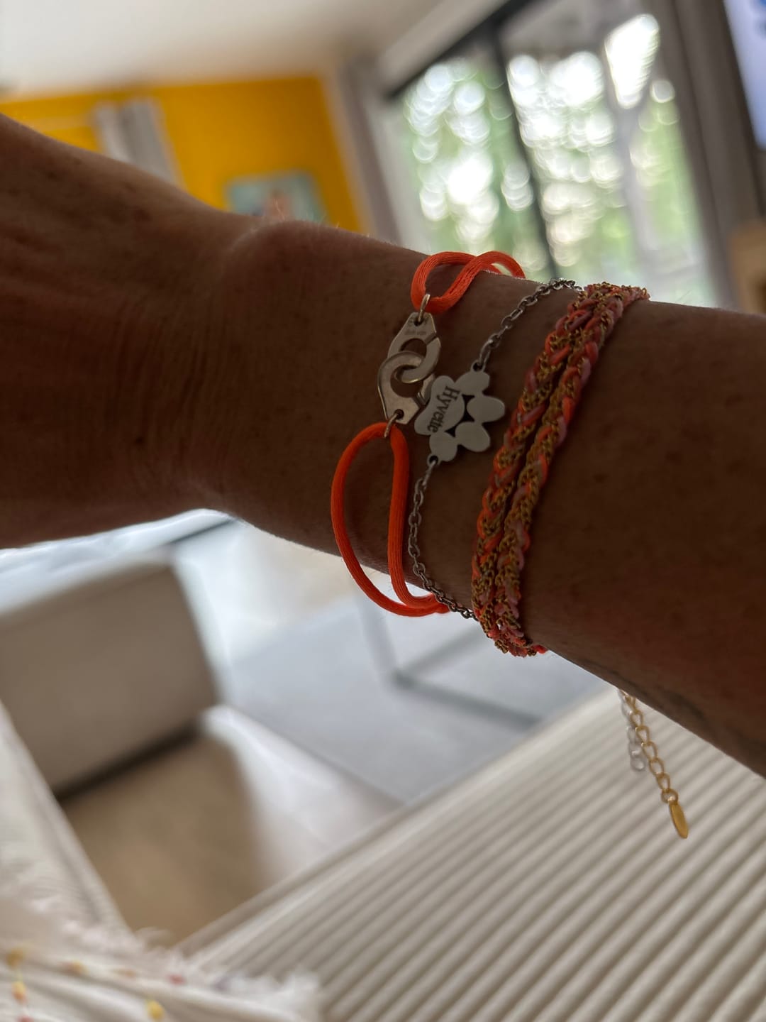 Customer photo review of Bracelet personnalisé avec nom sur patte