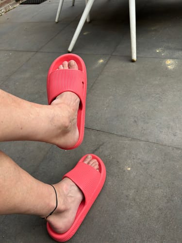 Customer photo review of HappyFlops