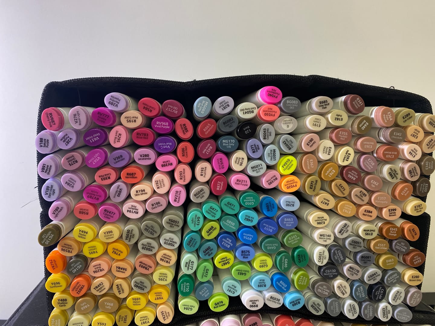 Customer photo review of Ohuhu Oahu 200 Colors Dual Tips Alcohol Art Markers, Fine & Chisel