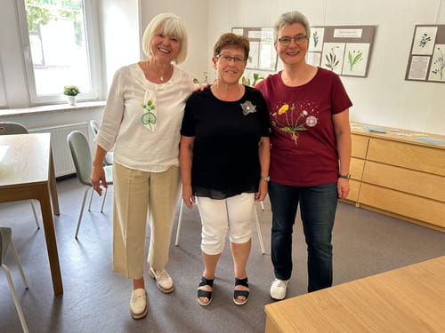 Customer photo review of Löwenzahn Lebenszyklus - Damen Premium Organic Shirt