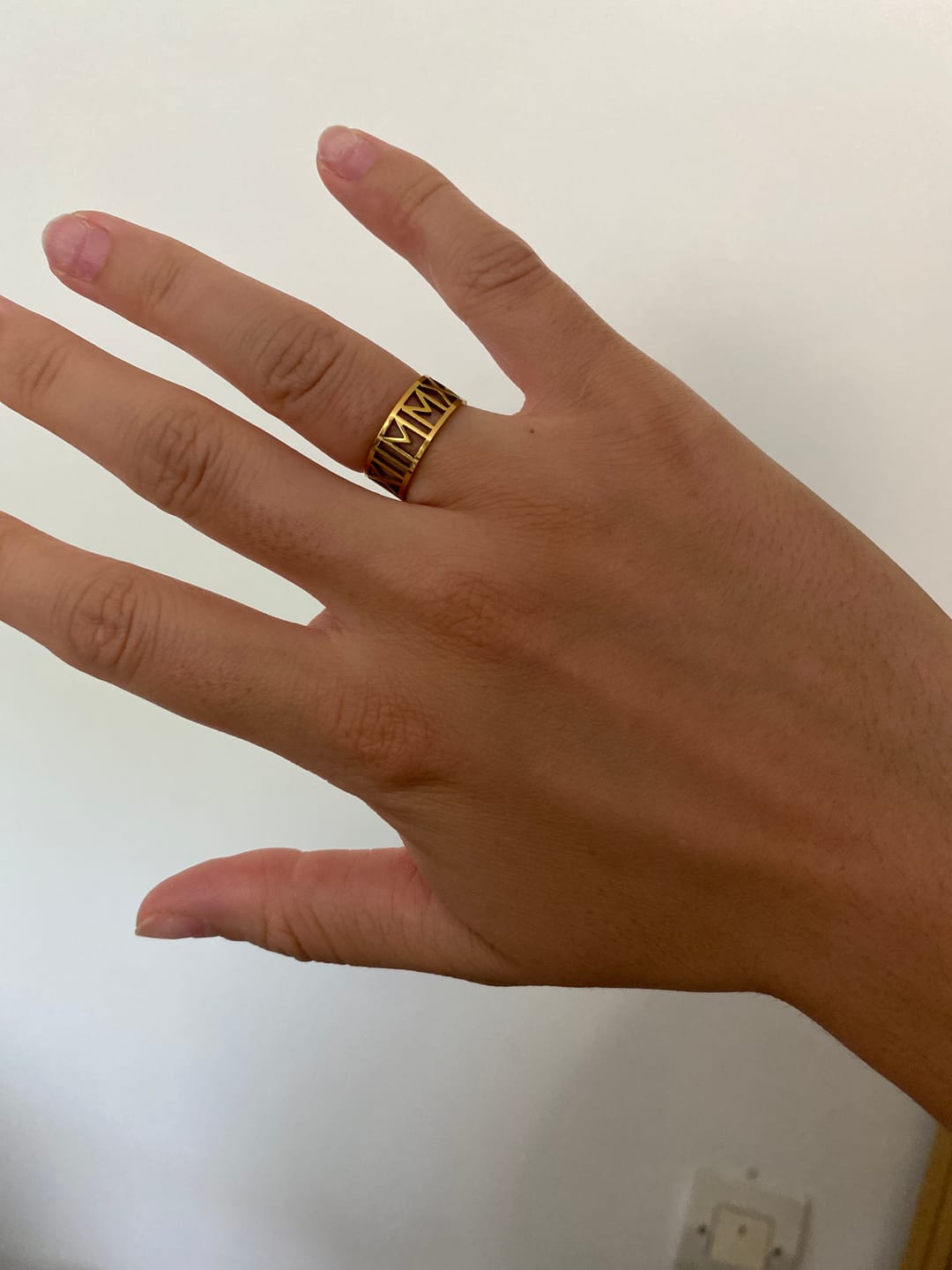 Customer photo review of Bague Personnalisée avec Chiffres Romains