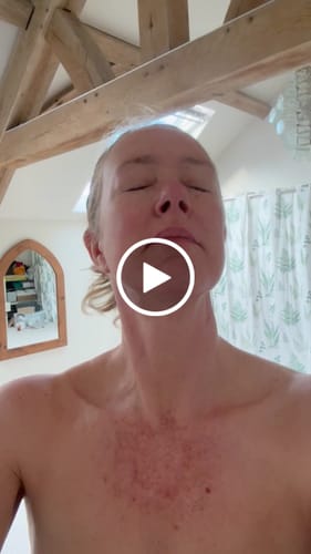 Customer video review of Sunblush - Hydrating Tan Mist 100ml