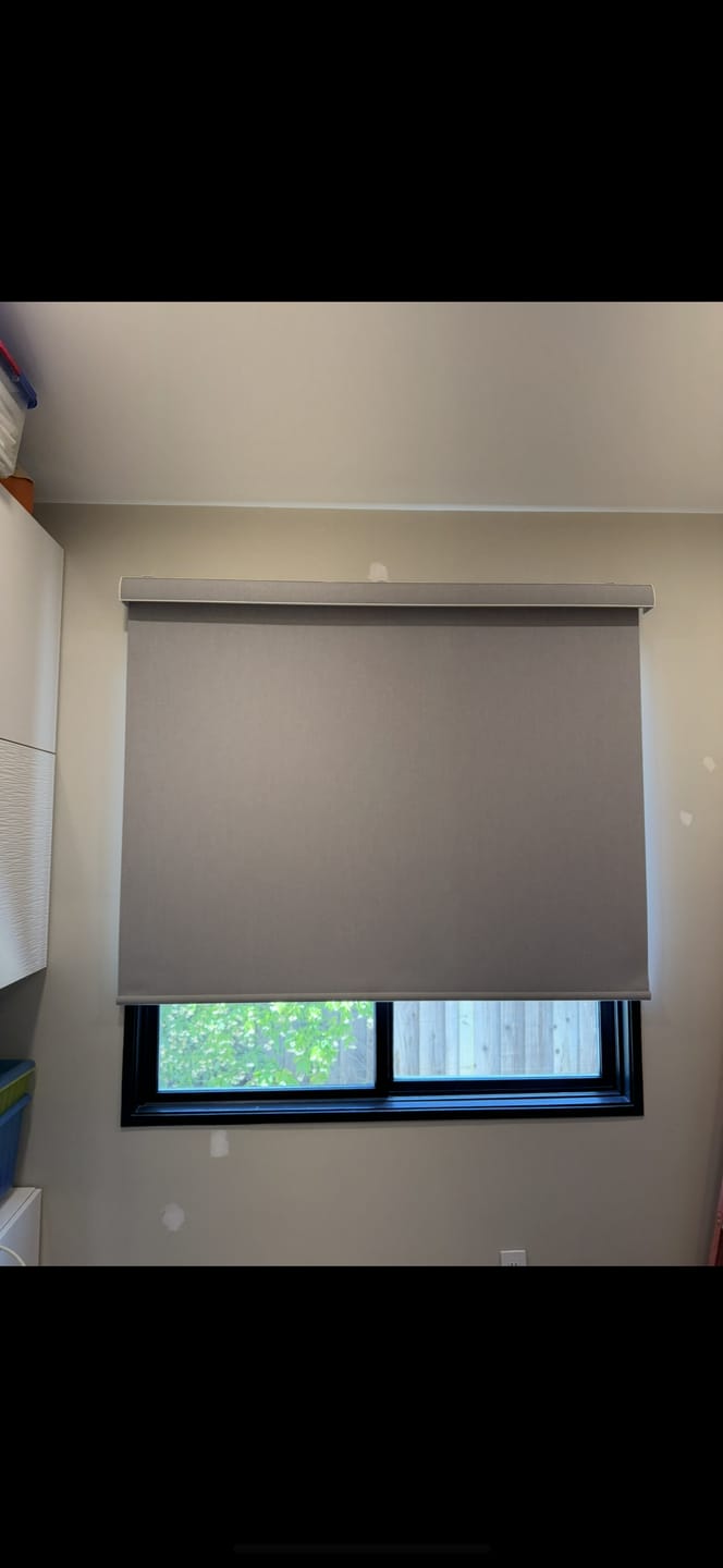 Customer photo review of SmartWings Motorized Roller Shades 100% Blackout Dual-Sided Bouvardia