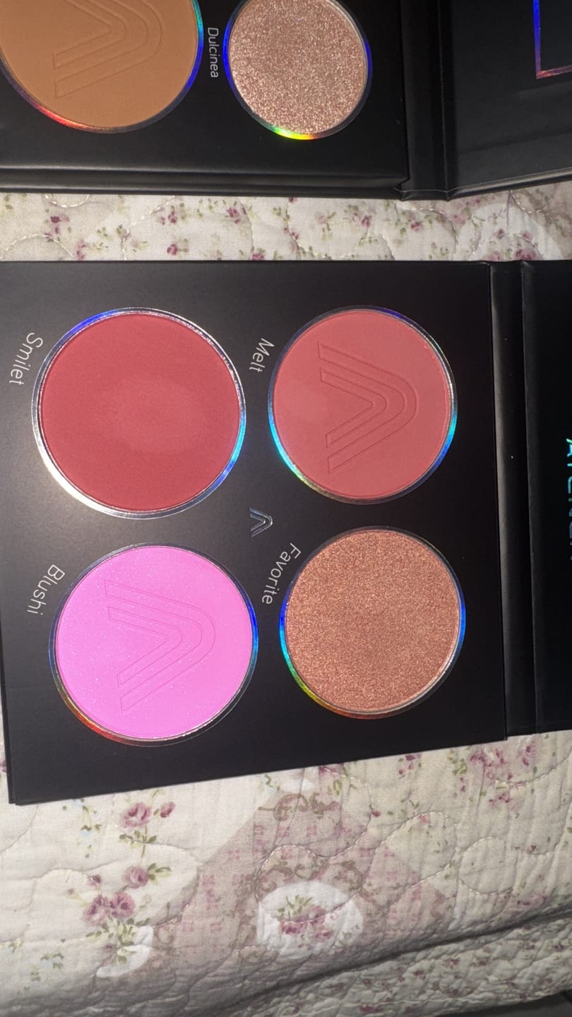 Customer photo review of PALETA DE RUBORES GLAMBLACK