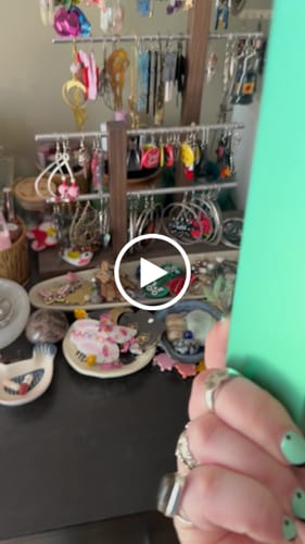 Customer video review of Weekly Pill Case