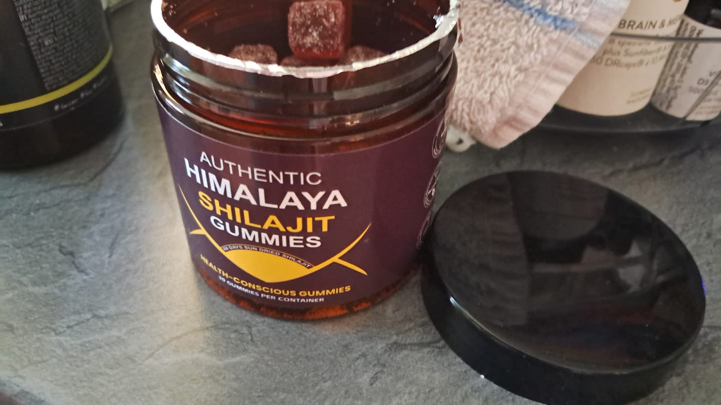 Customer photo review of Mindabolics Shilajit Gummies
