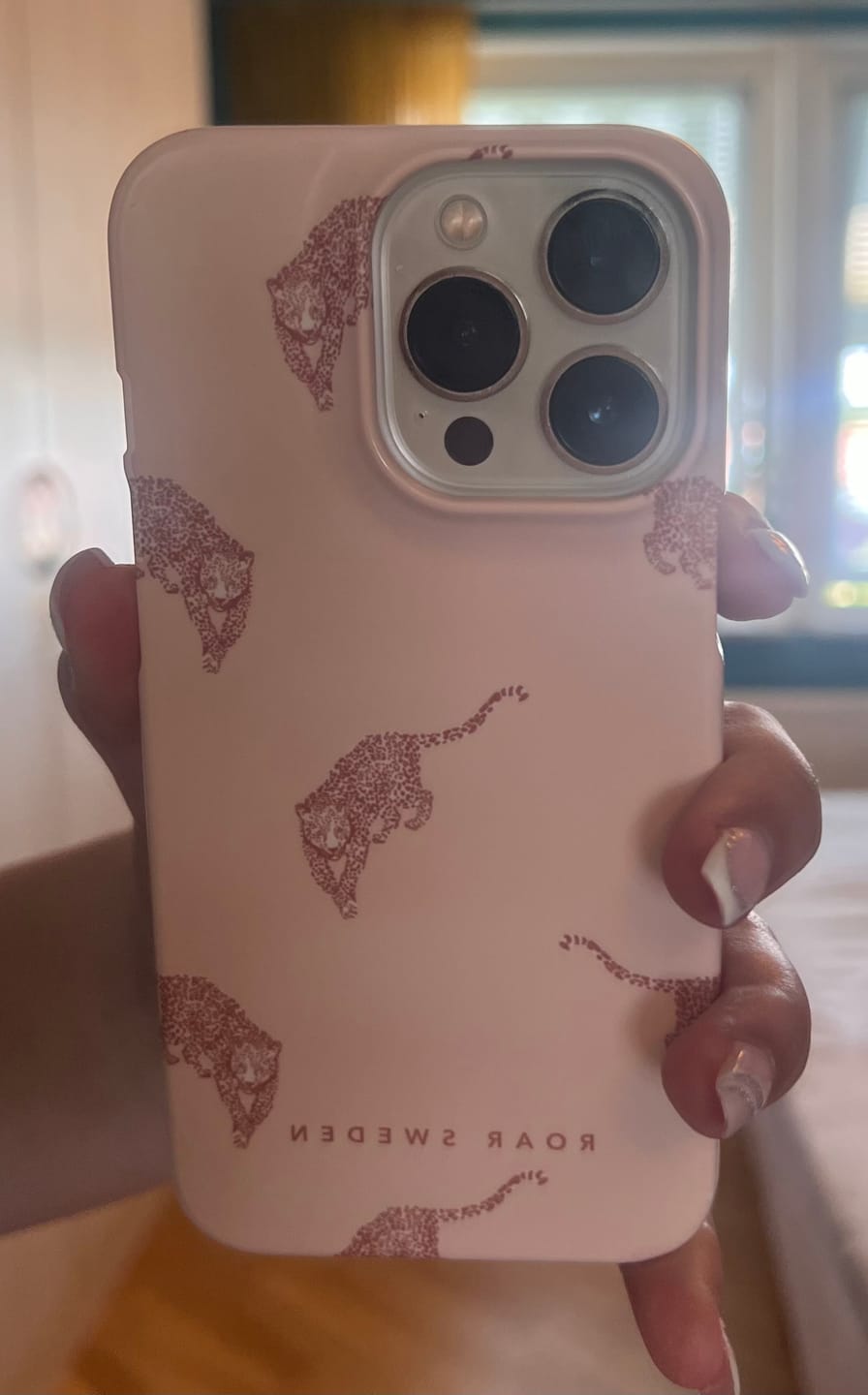Customer photo review of Kitty - Slim case