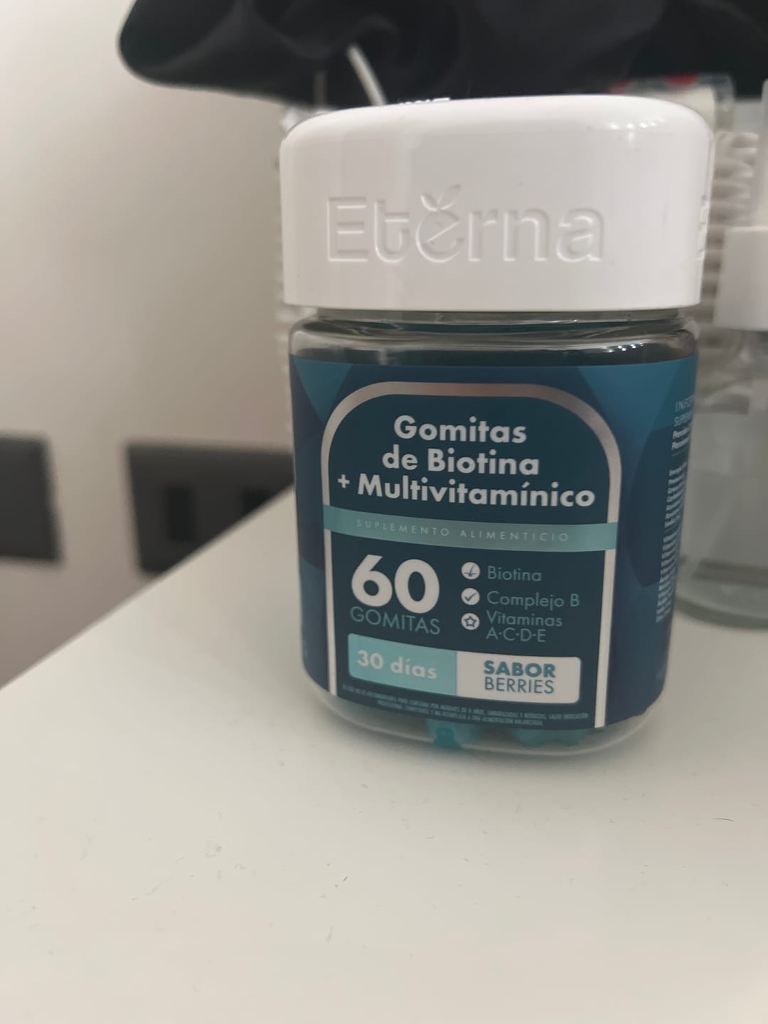 Customer photo review of Gomitas de Biotina y Multivitamínico | Suscripción