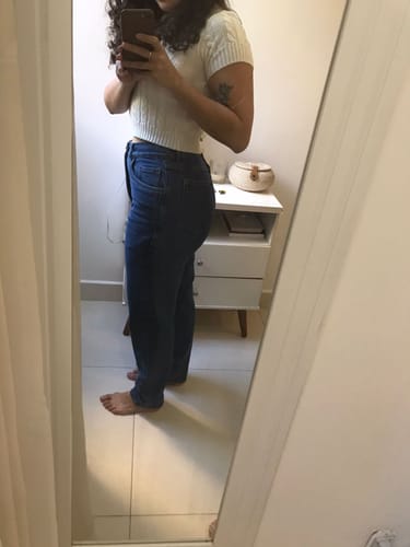 Larissa M. review of Calça Jeans Mom Jequitibá Azul Médio image 1 out of 2