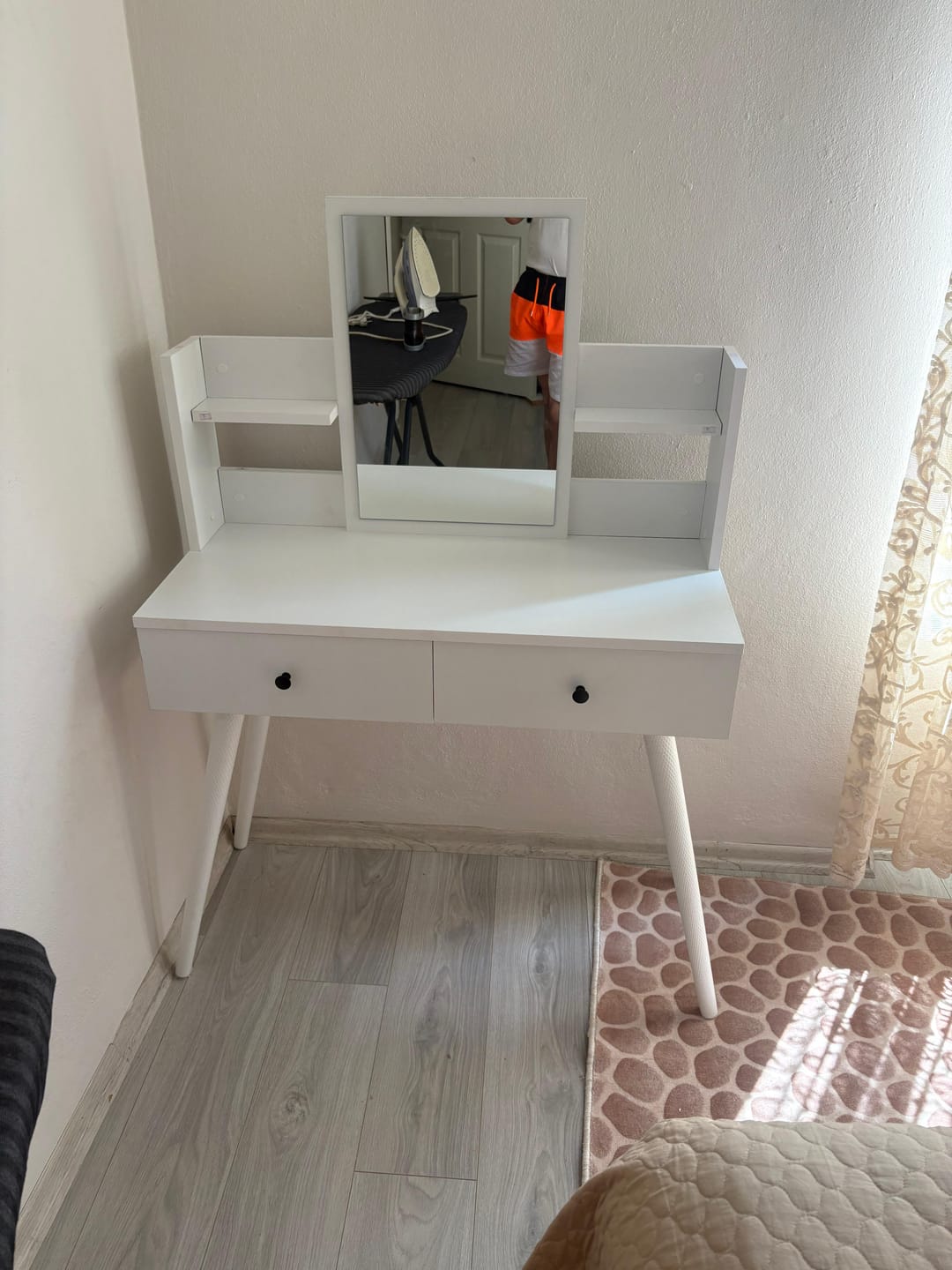 Customer photo review of Rani BJ102 Makyaj Tuvalet Masası 2 Çekmeceli Raflı Aynalı Takı Düzenleyici Beyaz