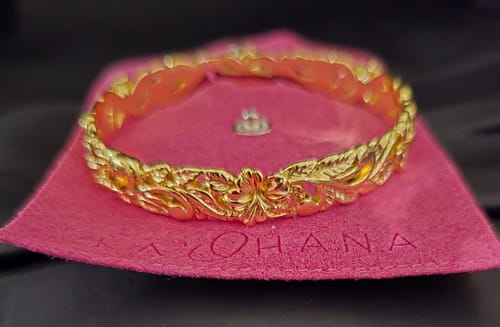 Customer photo review of Alaka'i Hibiscus Heirloom Cutout Bangle
