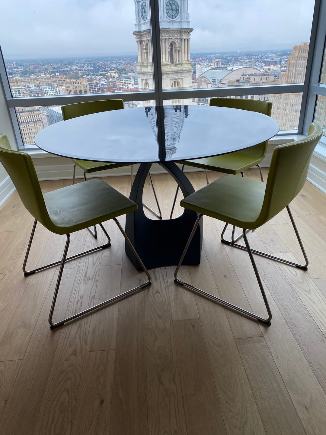 Customer photo review of Table Base 316 Tulipe 28H for Round Tabletop Dining