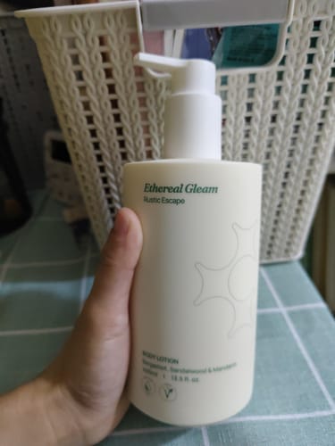 Customer photo review of Ethereal Gleam Body Lotion (Rustic Escape)