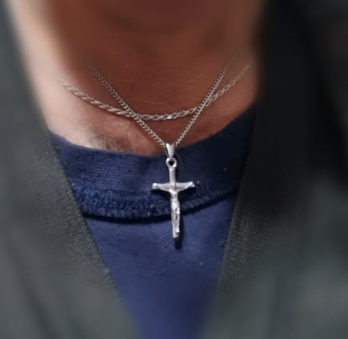 Reseña con foto de un cliente sobre Cross Minimal Pendant