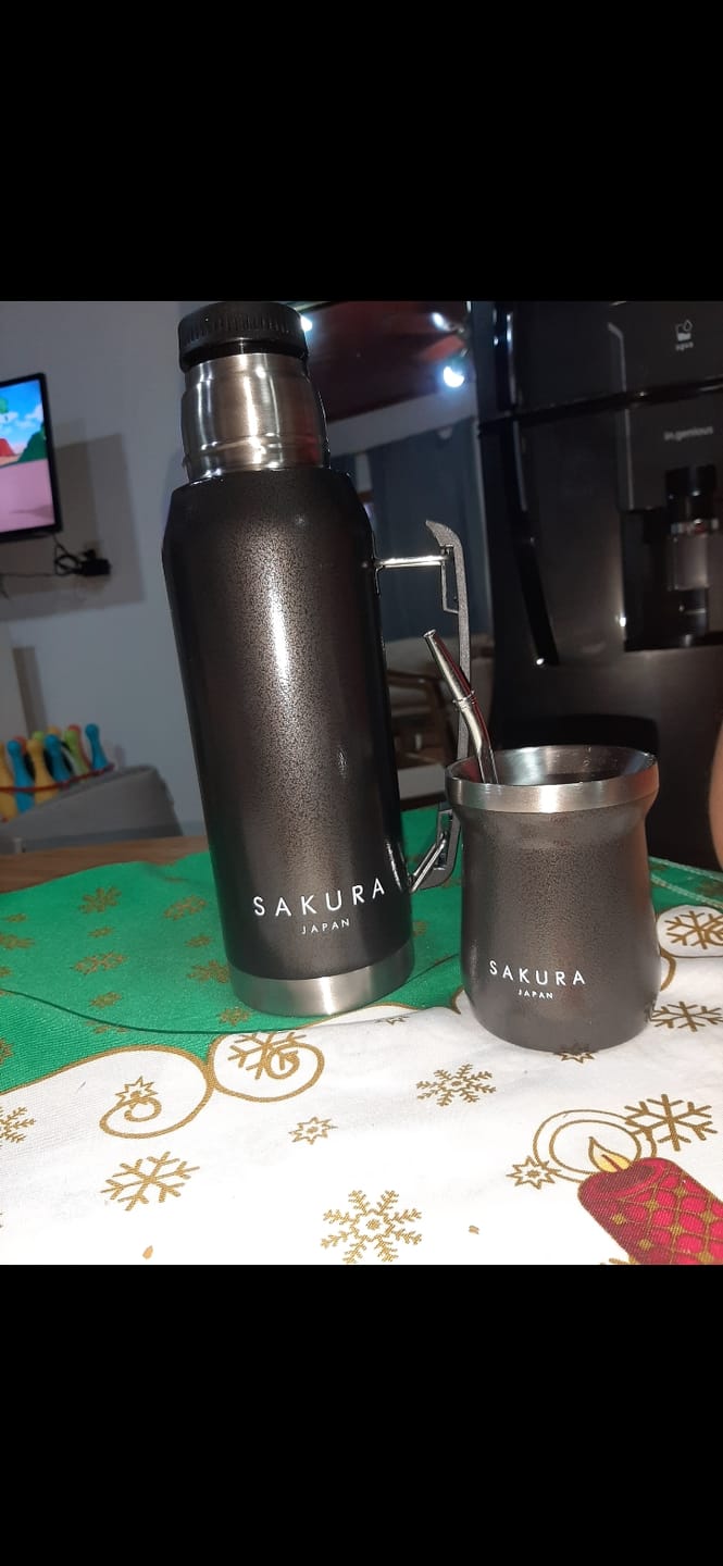 Customer photo review of Termo Sakura Clásico 1L De Acero Inoxidable Blanco