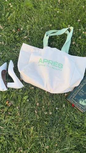 Customer photo review of Après Tote Bag