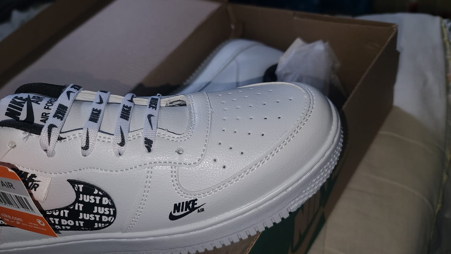 Customer photo review of Tenis 270 Blanco Negro Negro
