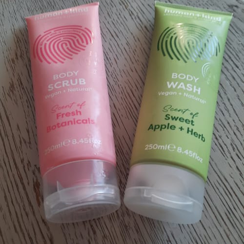 Customer photo review of Body Scrub  Scent of Fresh Botanicals - 250ml