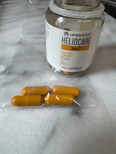 Customer photo review of ヘリオケア360° ORAL（飲む日焼け止め）