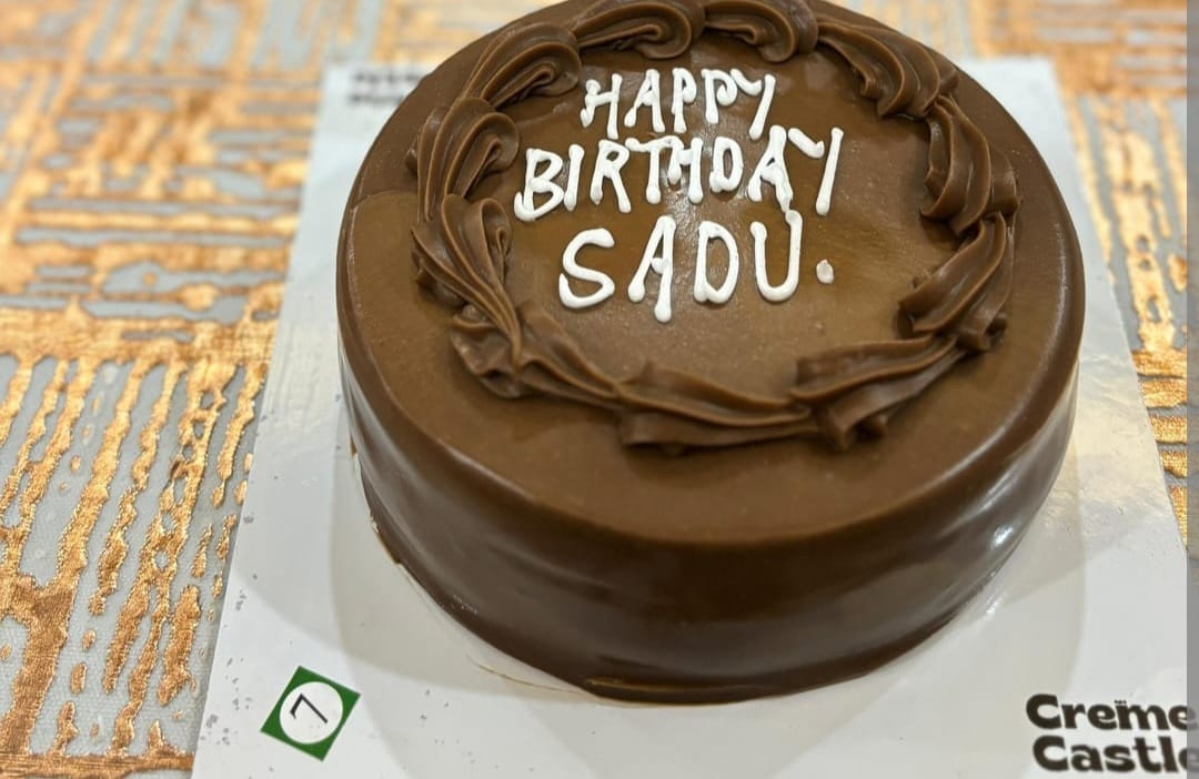 Customer photo review of Classical Dairy Milk Cake