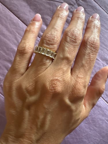 Customer photo review of Anello Baguette con Grandi Zirconi Bianchi