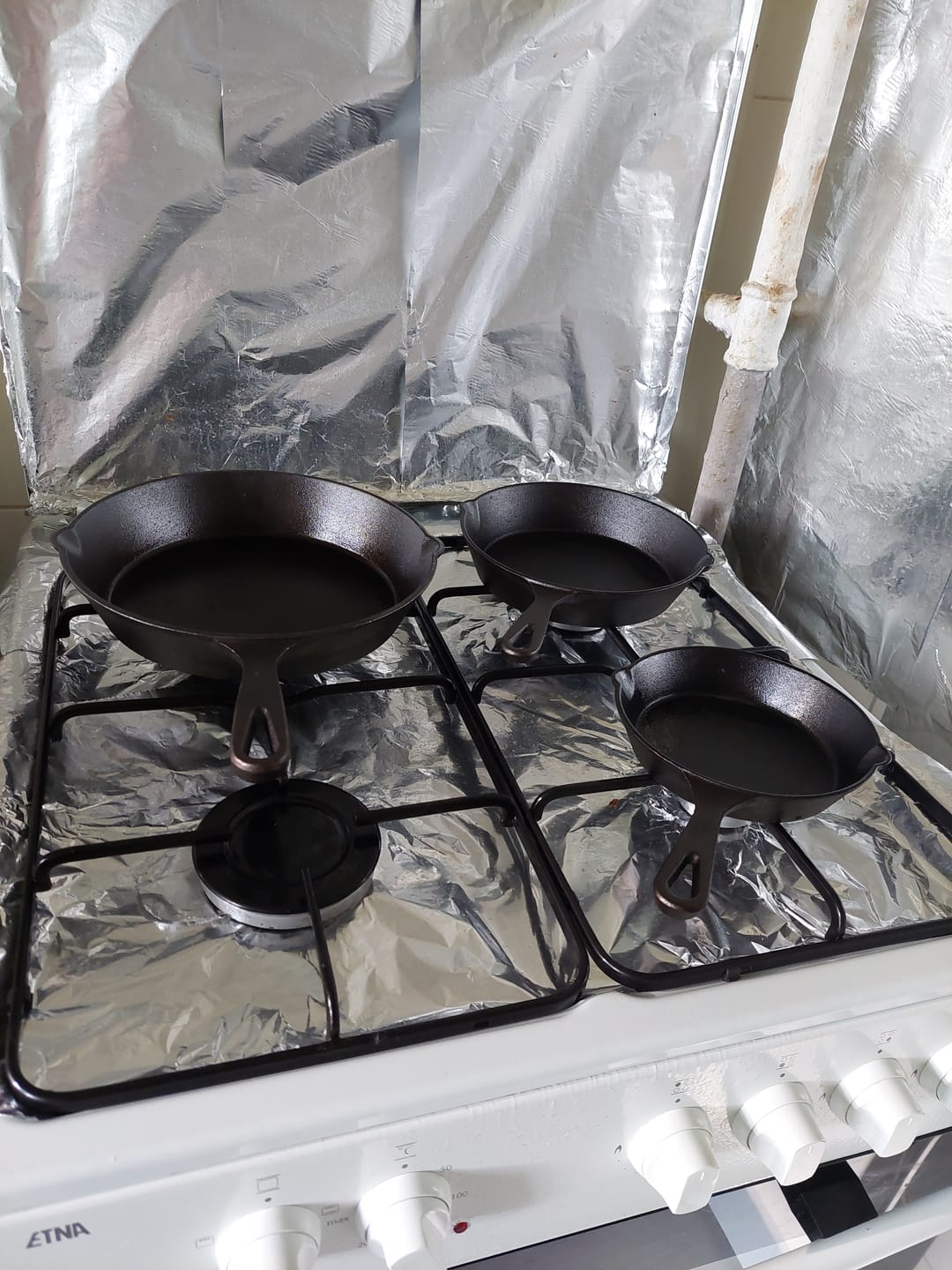 Customer photo review of Blackwell Koekenpannenset Skillets Gietijzer 3-Delig ø 16, 20 & 25 cm - geschikt voor alle warmtebronnen - zonder anti-aanbaklaag