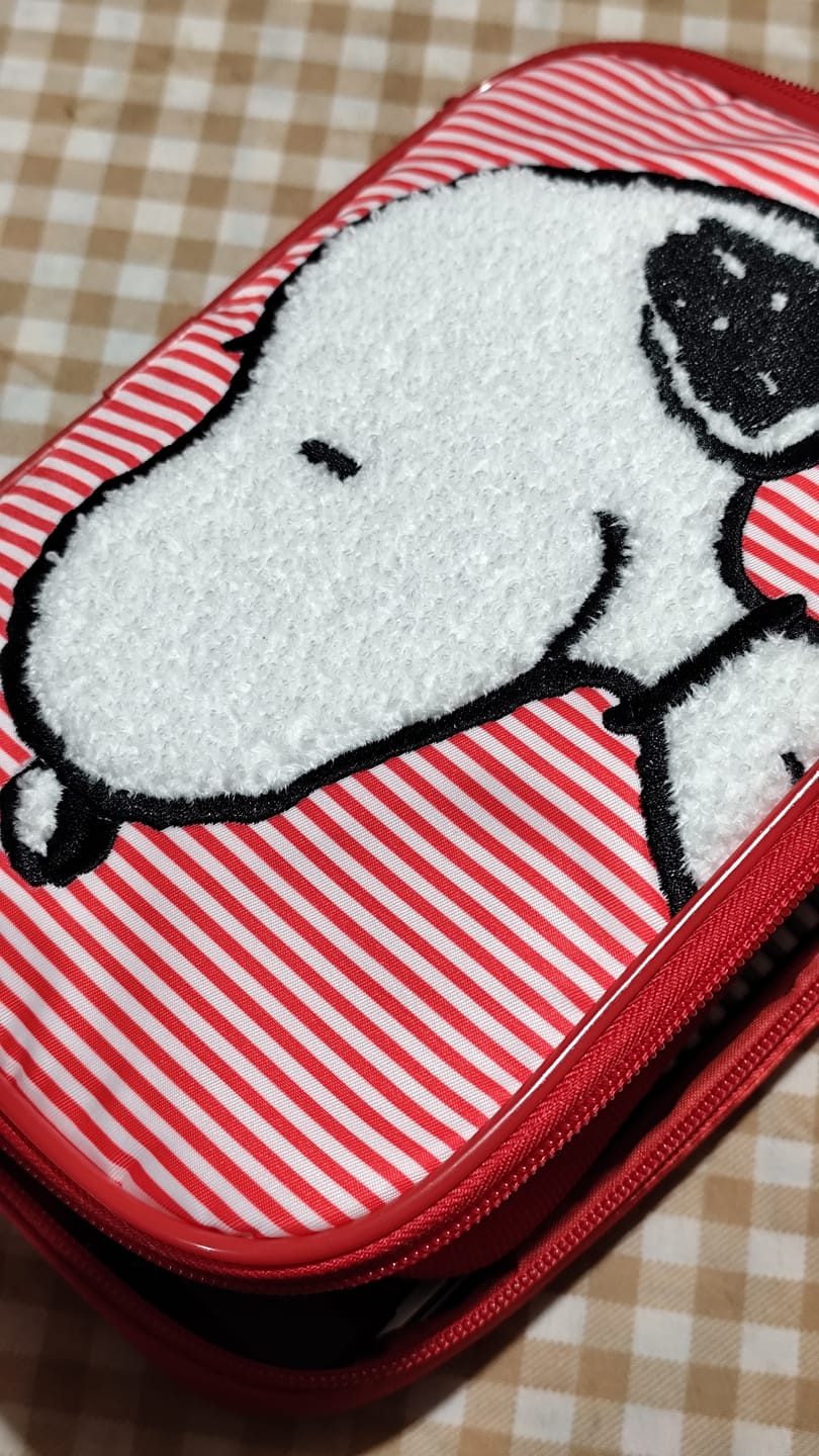 Customer photo review of Mooving - Estuche para Lápices Maxi Trend Snoopy