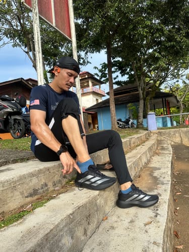 Customer photo review of 39THIRTY New York Yankees Dashmark Black 2-Tone Fitted