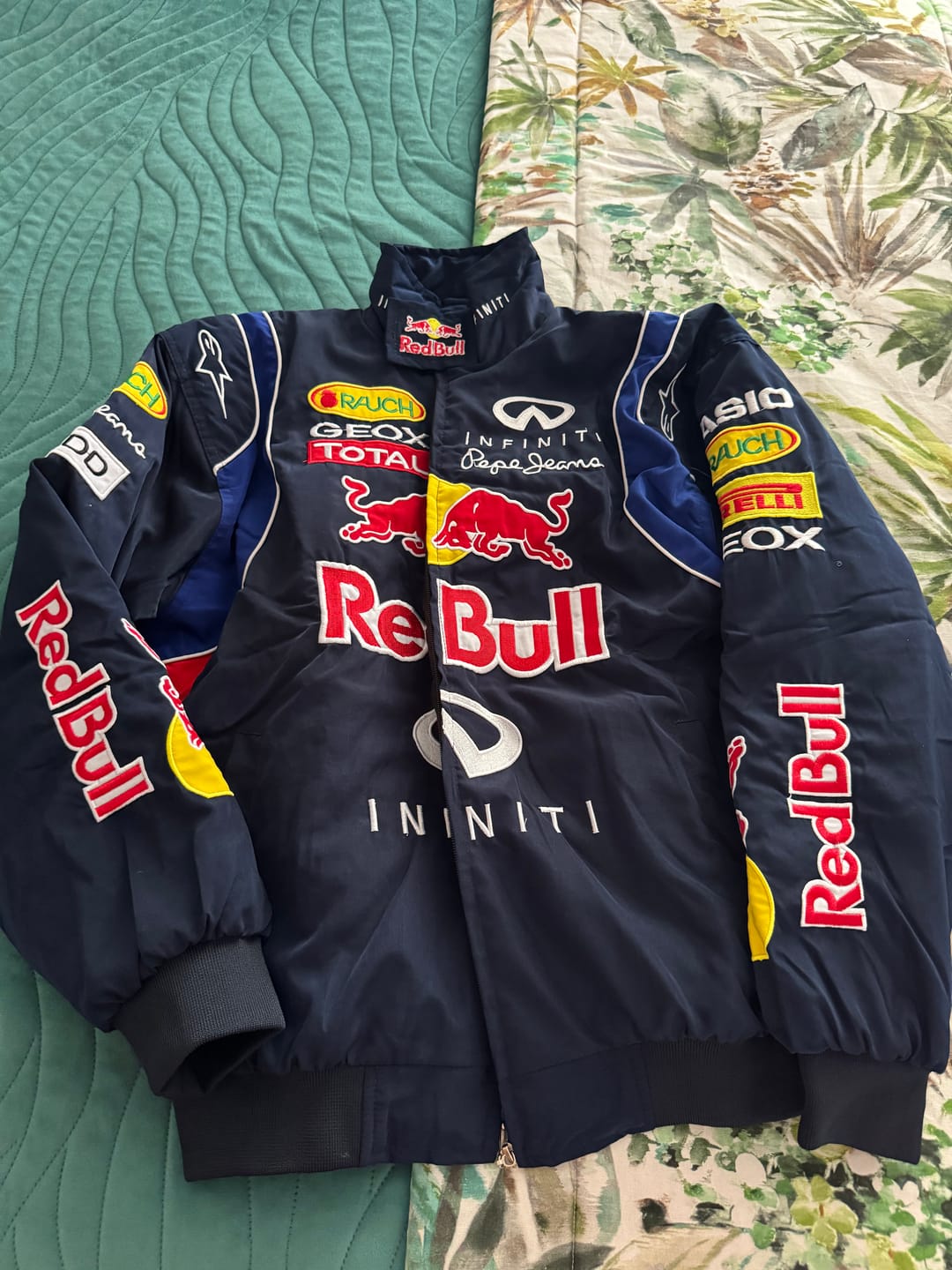 Customer photo review of Retro Jacket RED BULL Racing F1 Vintage
