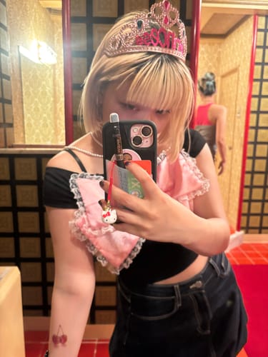 Customer photo review of Flex Pouch® Phone Case