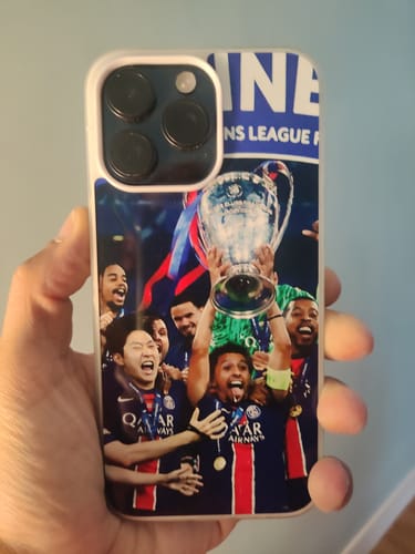 Customer photo review of Coque foot PARIS SG CHAMPIONS D'EUROPE 2025 MARQUINHOS TROPHEE CHAMPIONS LEAGUE 1 - TEAMCOQUES