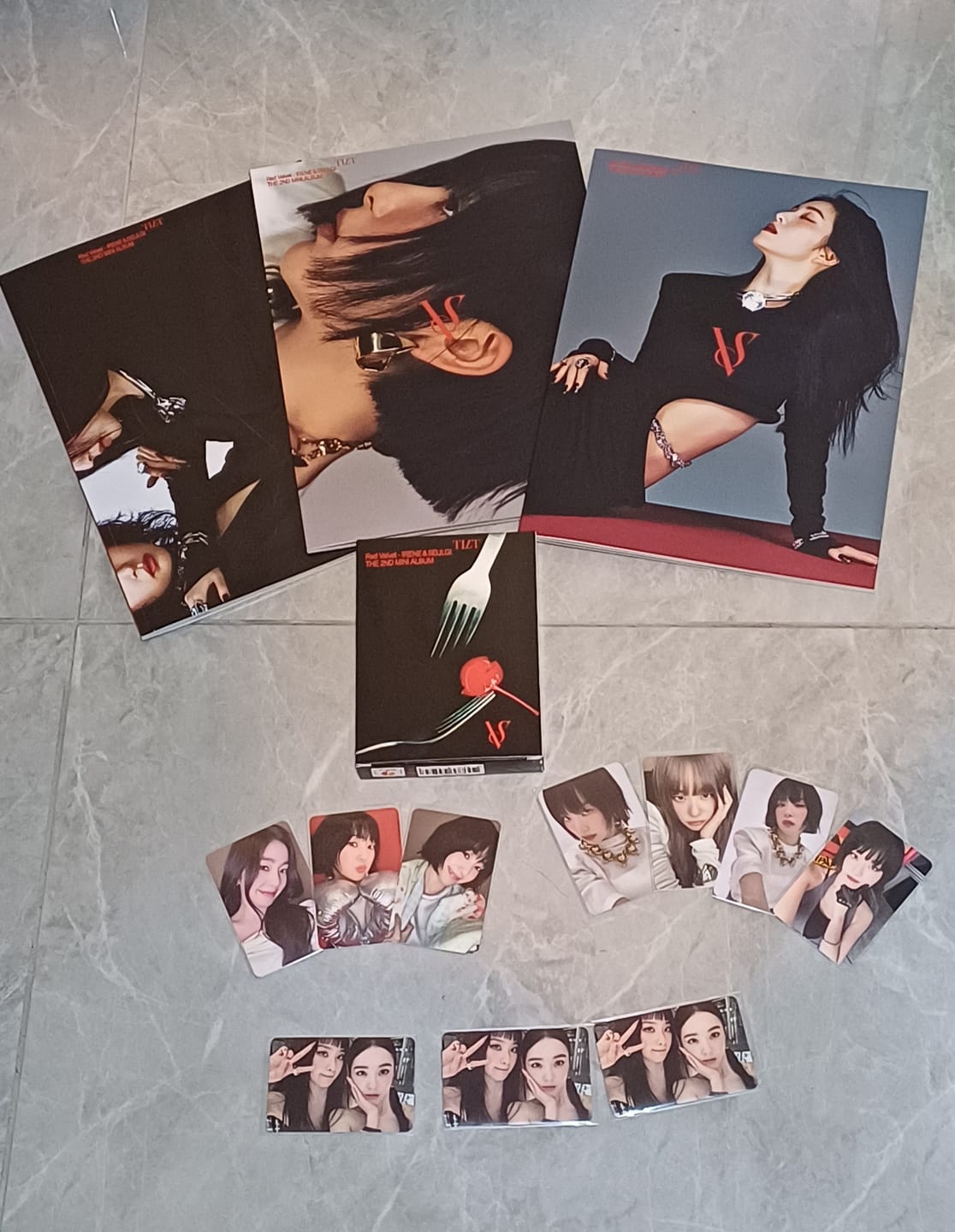Customer photo review of [SET] IRENE & SEULGI (Red Velvet) - 2nd Mini Album [TILT] Photo Book Ver. / GIFT