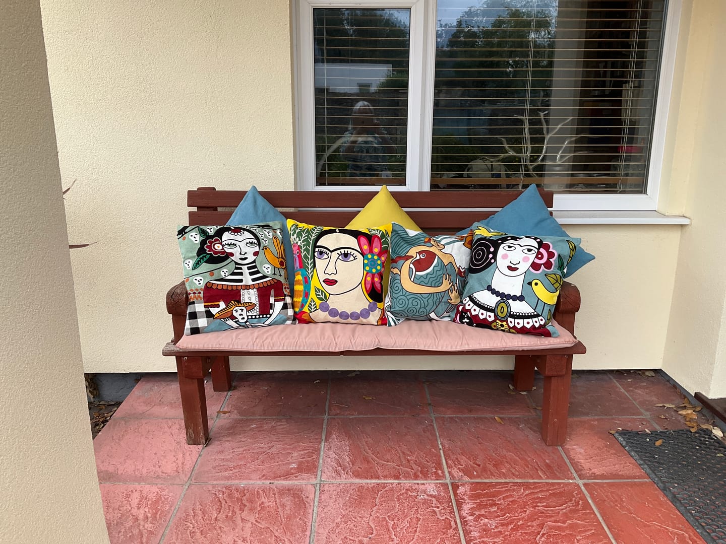 Customer photo review of Frida Kahlo Embroidery pillow Cases