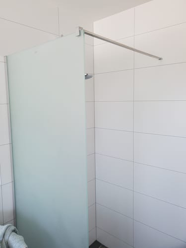 Customer photo review of SONNI Walk In Dusche Duschabtrennung Duschwand Nano Vollsatiniert ESG-Glas Glasstärke 8/10mm Breite 80-160cm