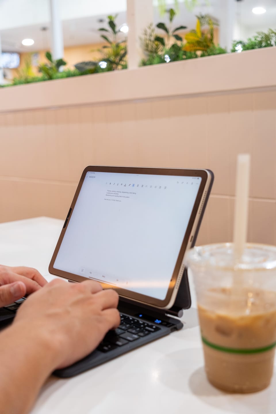 Customer photo review of iPad Pro 2022 / 2021 / 2020 12.9" Magnetic Magic Keyboard Case Trackpad
