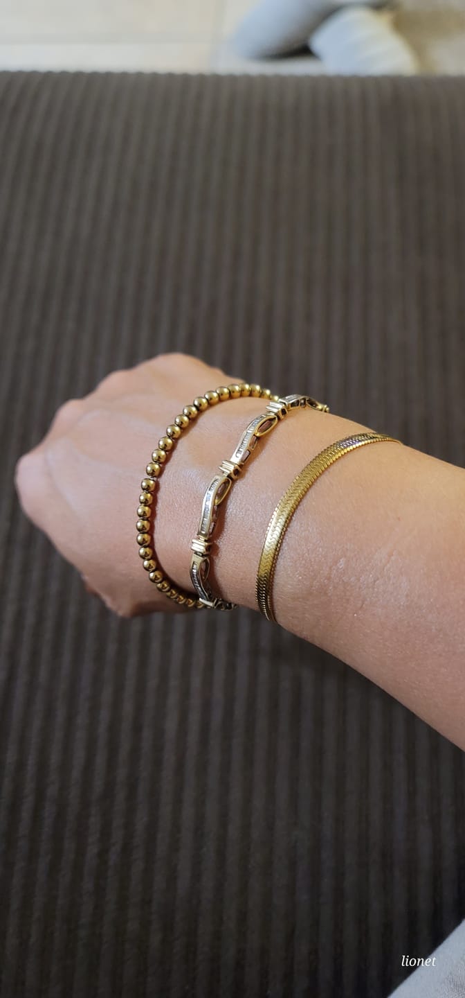 Customer photo review of Essentials Bracelet