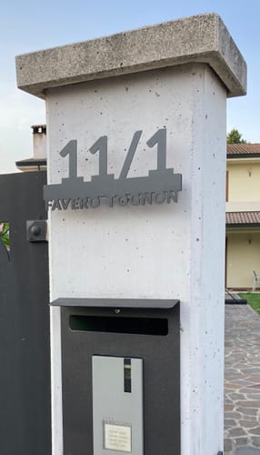 Customer photo review of Numero civico e testo sagomato modello Line 02 Alluminio