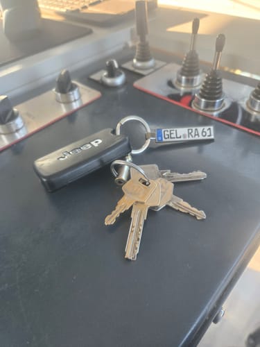 Customer photo review of Kennzeichen Schlüsselanhänger Mini Nummernschild Metall