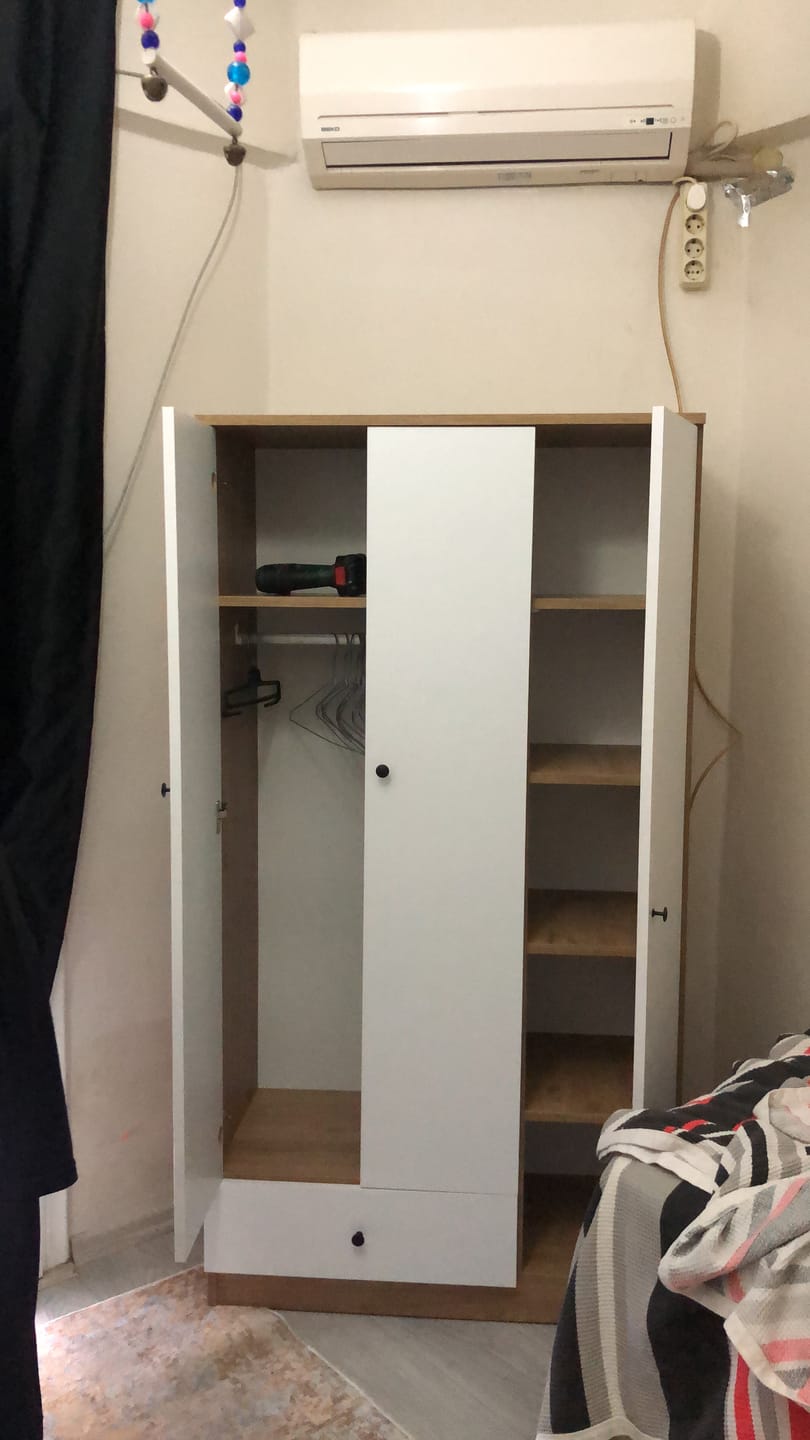 Customer photo review of Rani BA117 Gardırop Elbise Dolabı 3 Kapaklı 1 Çekmeceli 6 Raflı 1 Askılı Sepet Ceviz - Beyaz